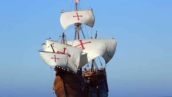 Santa Maria docks at Southend Pier